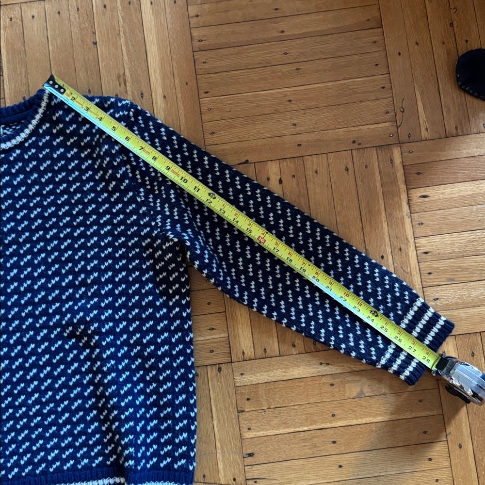 L.L. Bean Norwegian Lambswool Blue and White Crewneck Sweater- Women’s - Picture 11 of 12